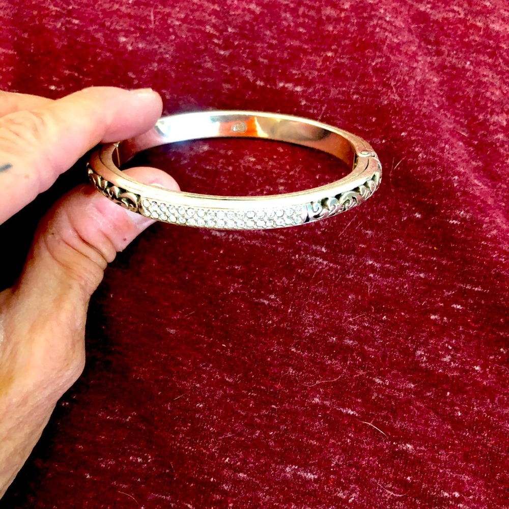 Brighton braclet opens up